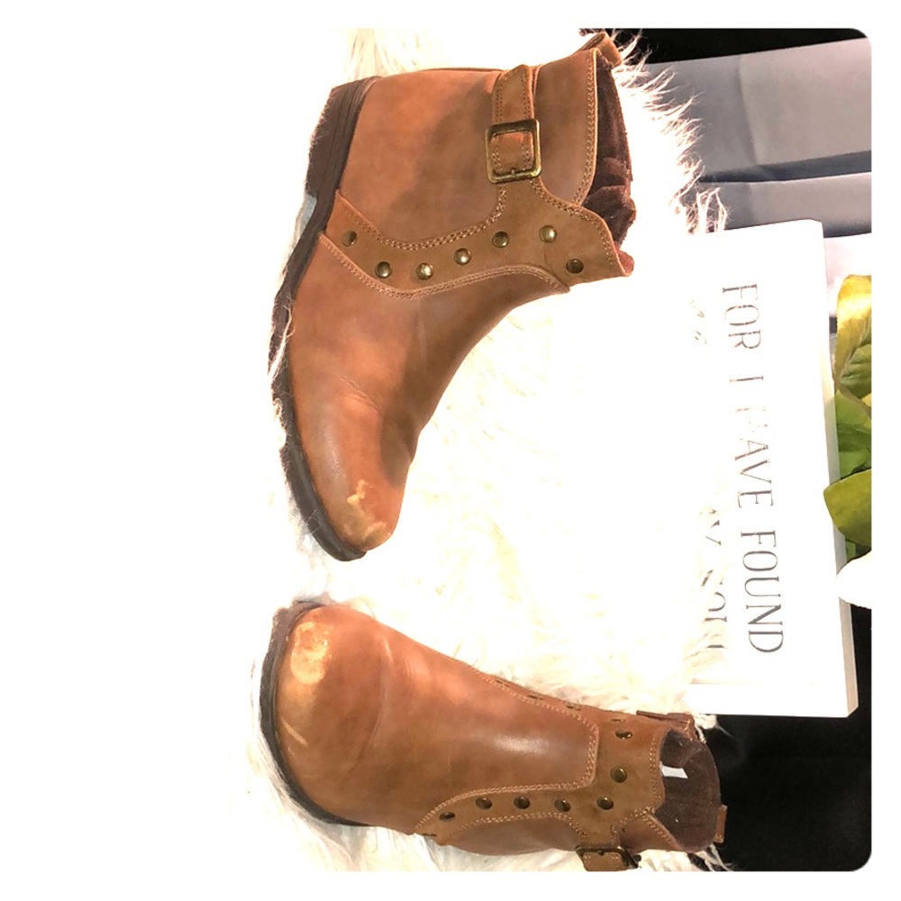 SOLD‼️ Cognac Booties